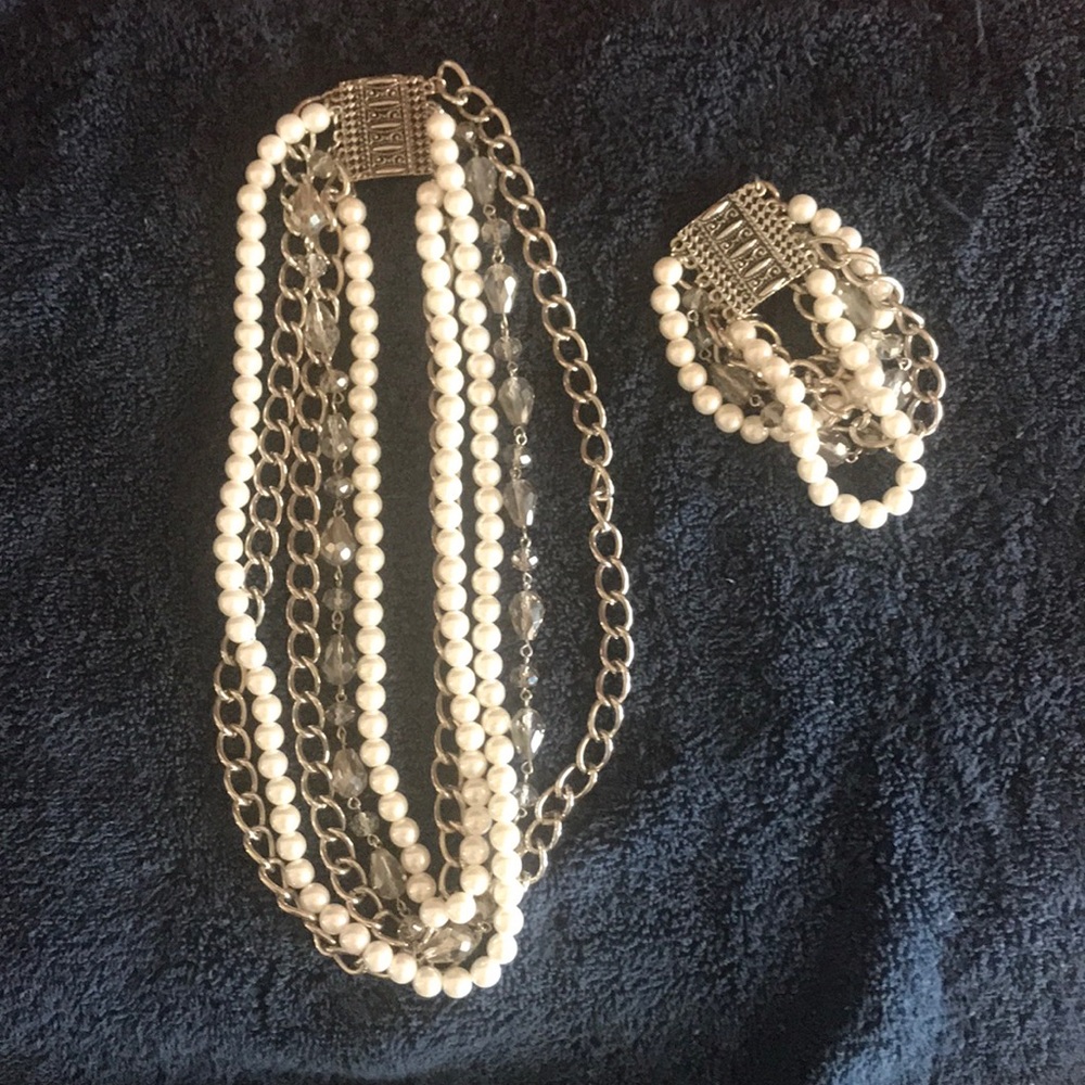 Premier Designs necklace and bracelet set.